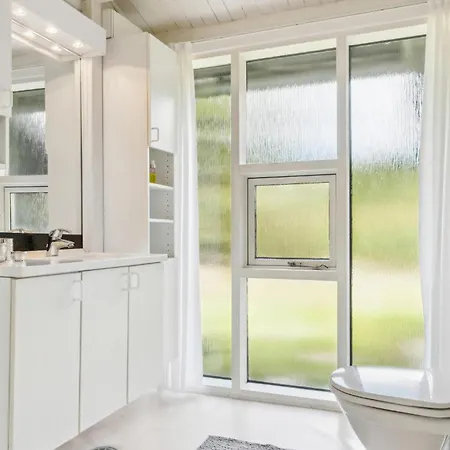 Lovely In With Kitchen * Humble